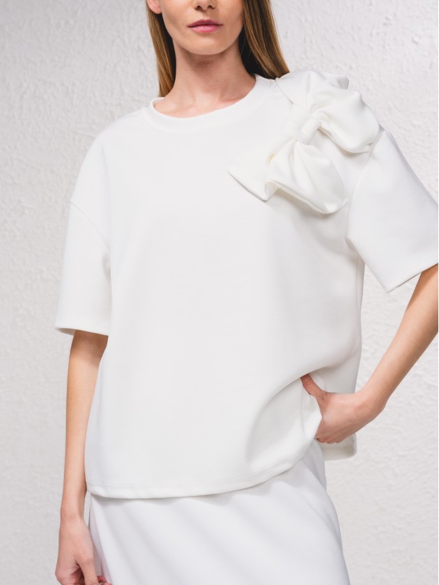 T-shirt oversize com aplicao lao