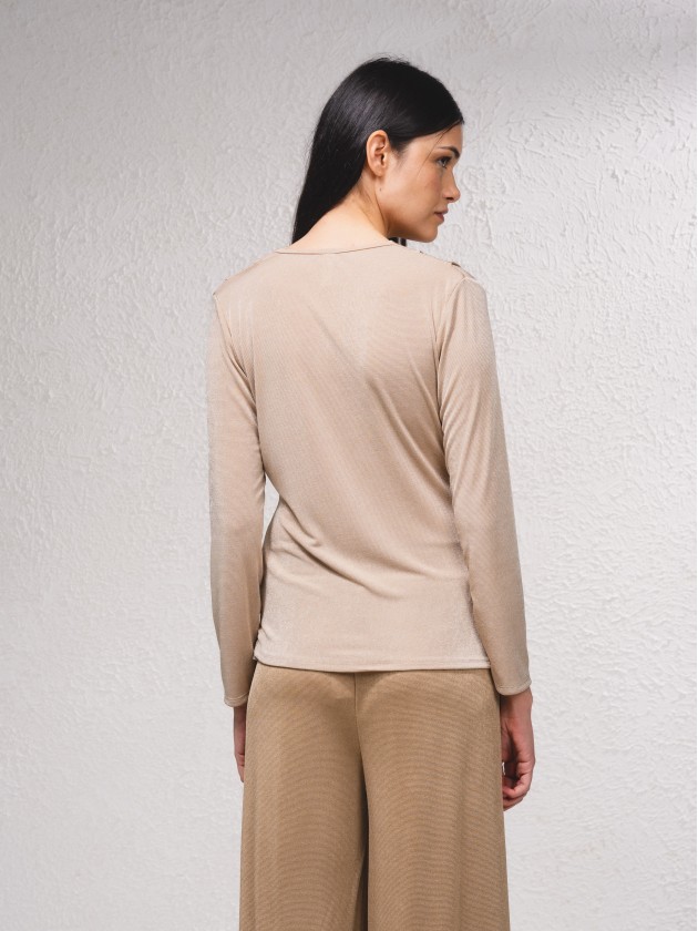 Blusa cruzada de tecido brilhante