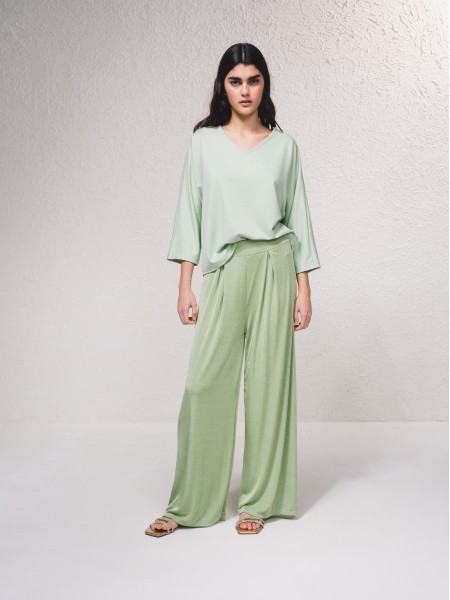 Pantalon large en tissu brillant