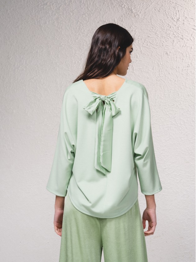 Blusa com lao nas costas