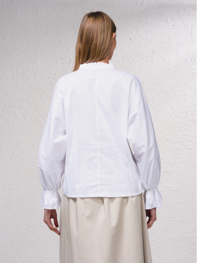Blusa com folhos