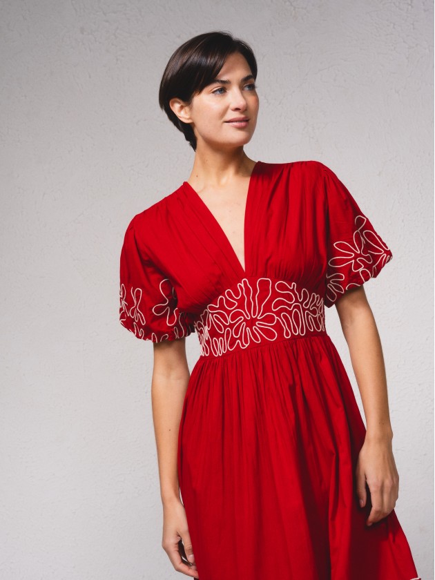 Robe avec broderie