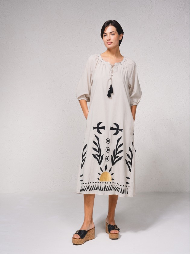 Vestido midi com bordados