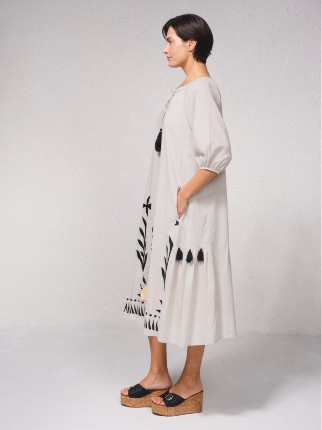 Vestido midi com bordados