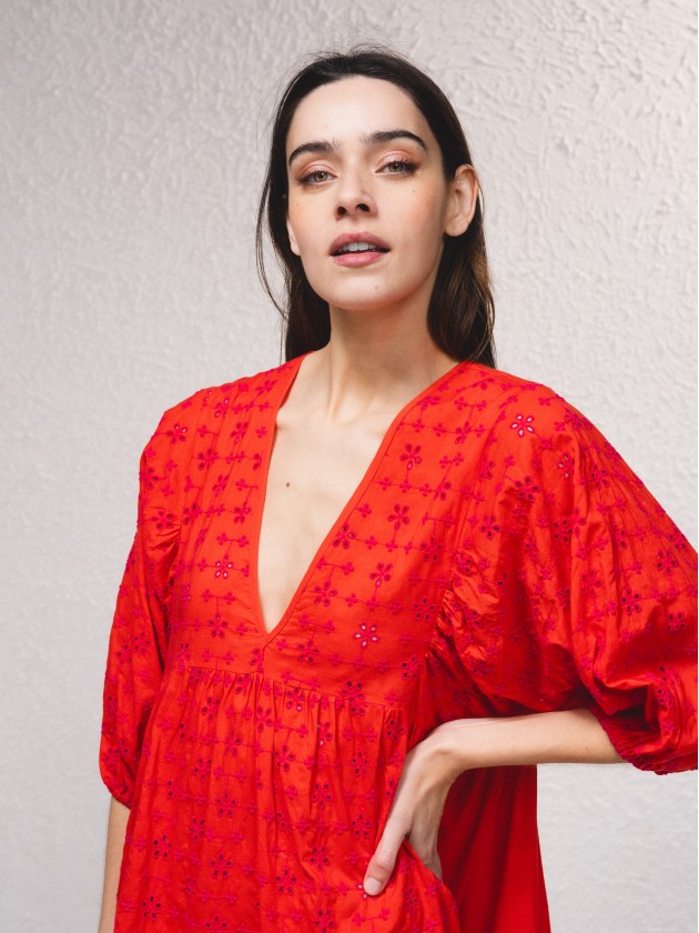 Vestido midi em bordado ingls