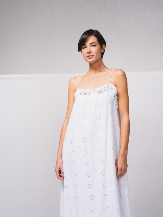 Vestido de alas em bordado ingls