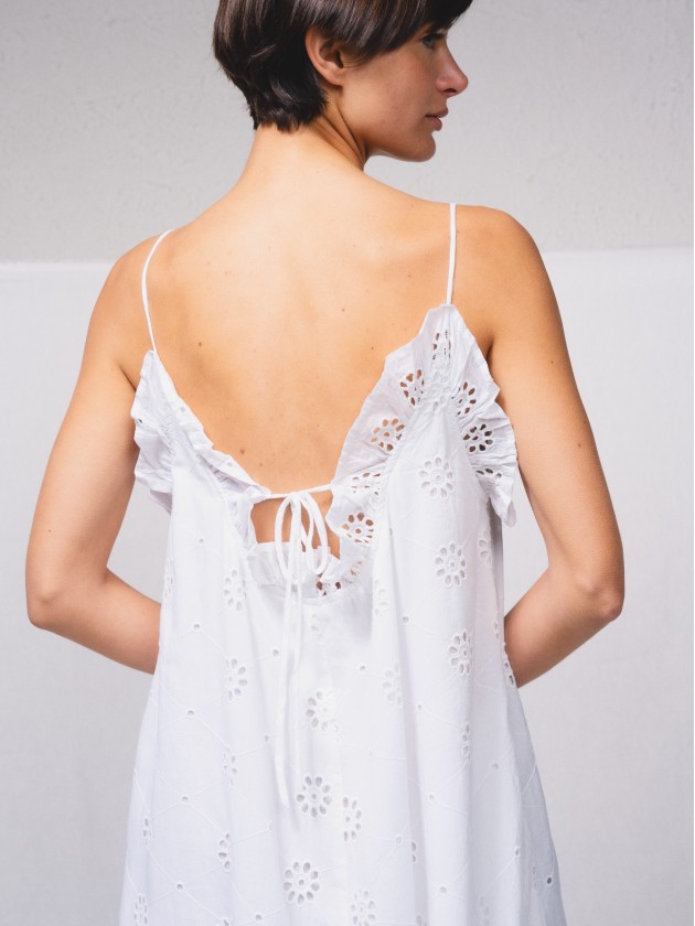 Vestido de alas em bordado ingls
