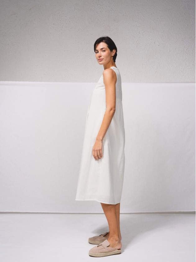 Vestido midi e decote em v