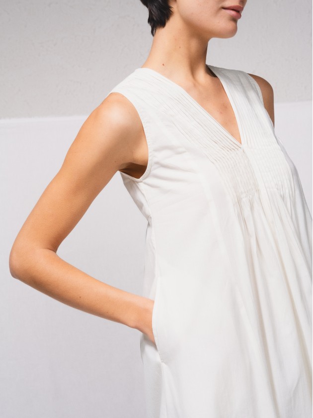 Vestido midi e decote em v