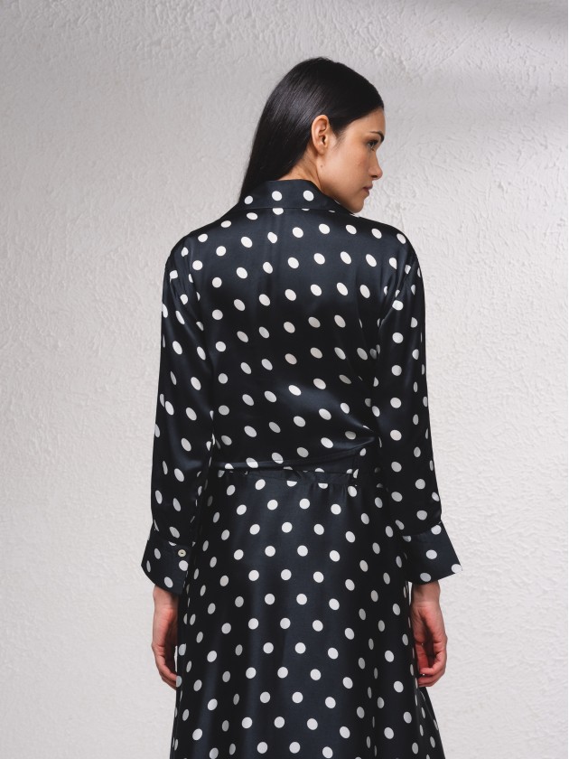 Blusa acetinada com estampado de bolas