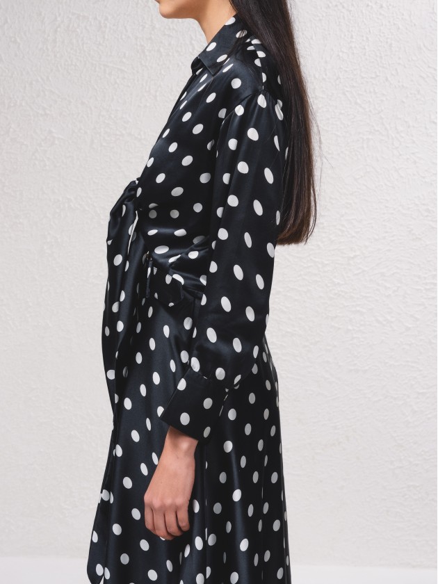 Blusa acetinada com estampado de bolas