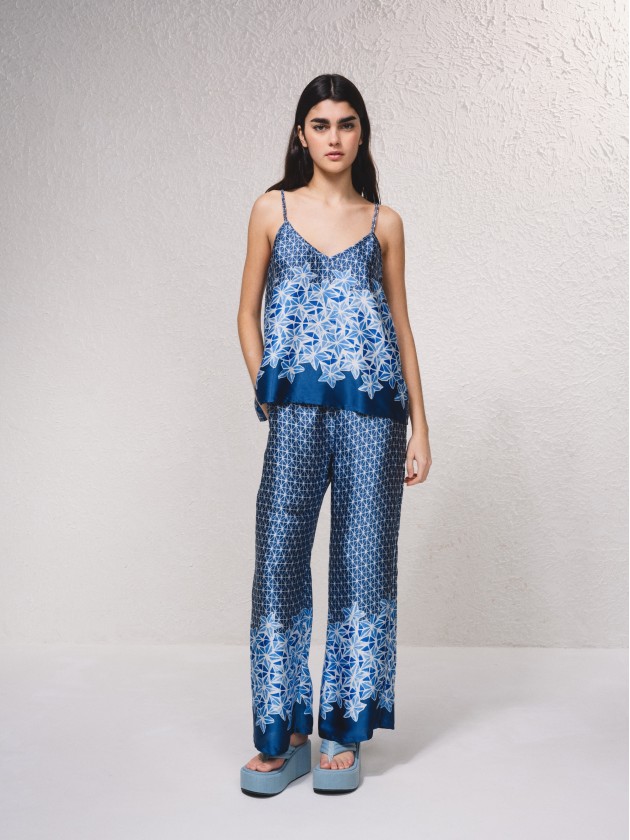 Top acetinado estampado