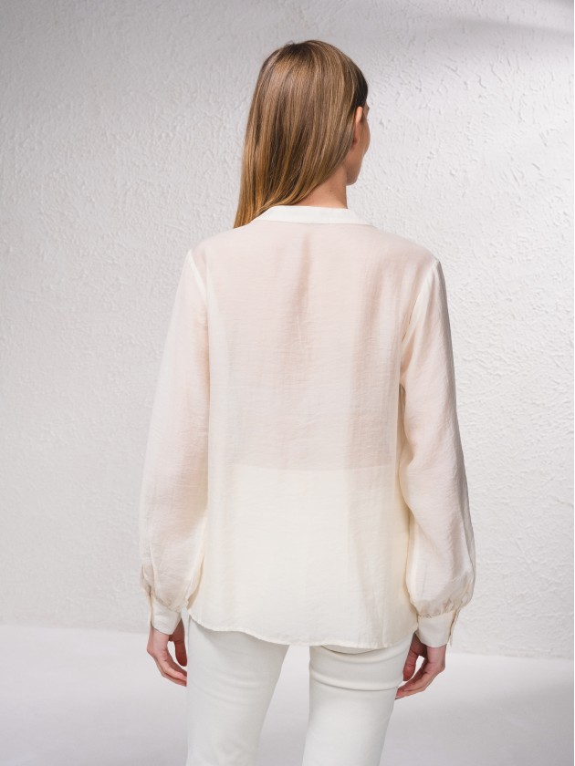 Blouse avec volants sur le devant