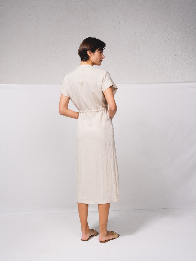Vestido camiseira com cordo na cintura