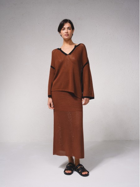 Open mesh skirt with side slit