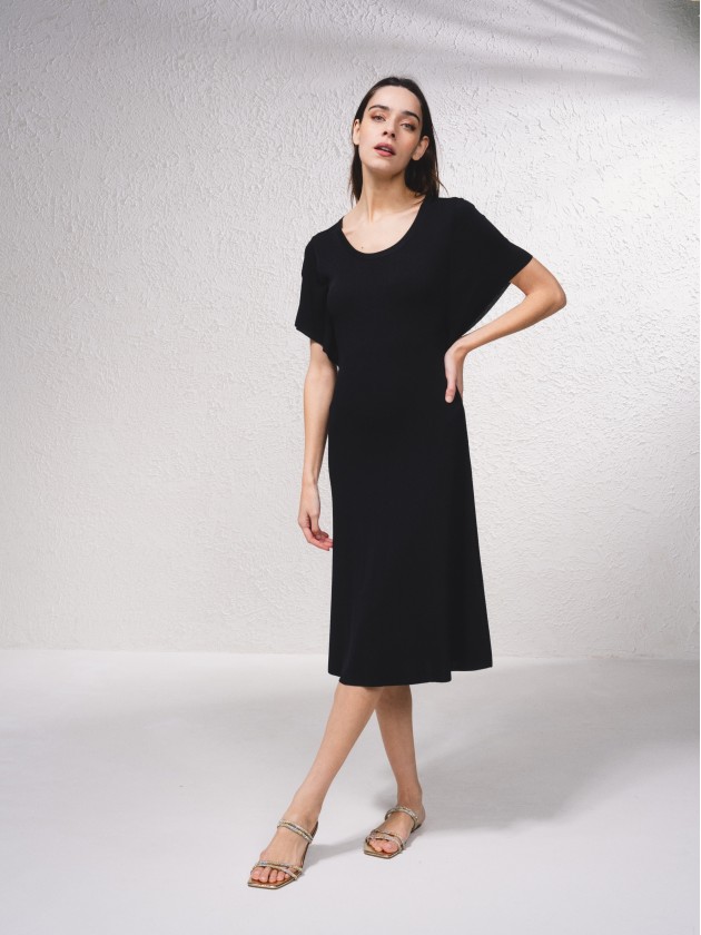 Vestido midi em malha canelada