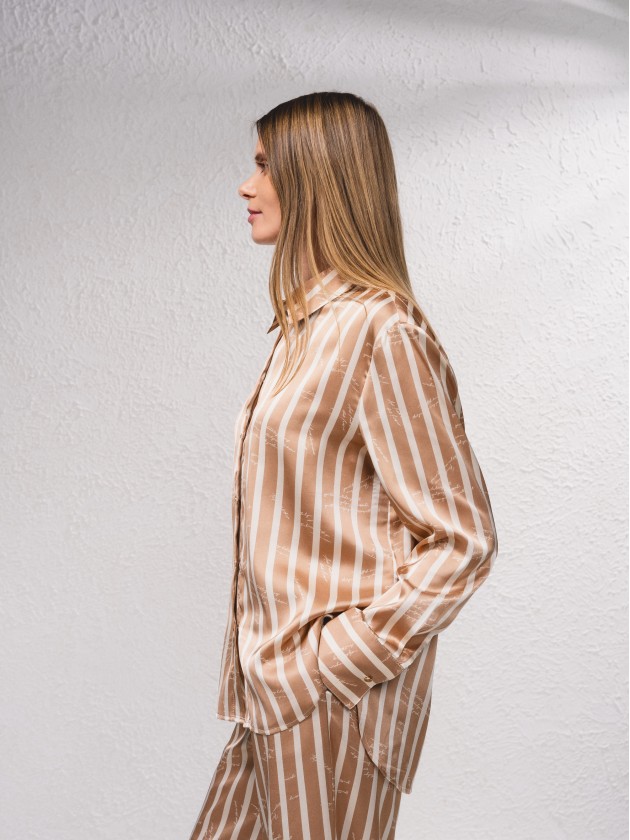 Camisa acetinada s riscas