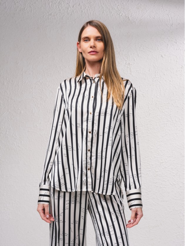 Camisa acetinada s riscas