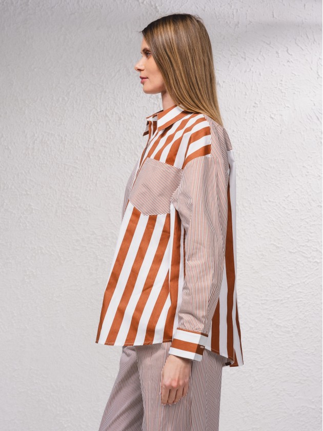 Tnica com estampado de riscas