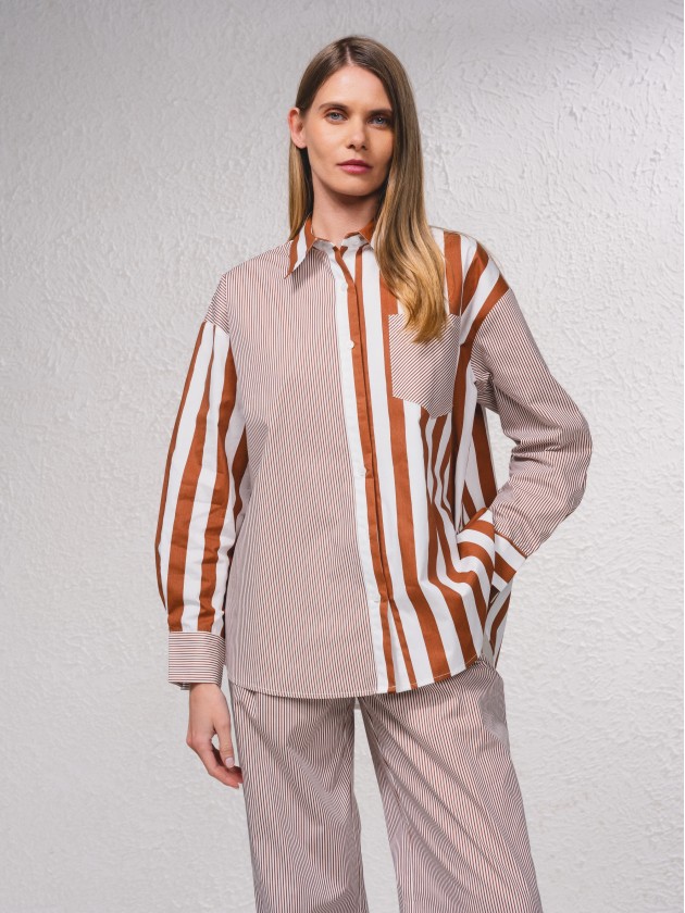 Tnica com estampado de riscas