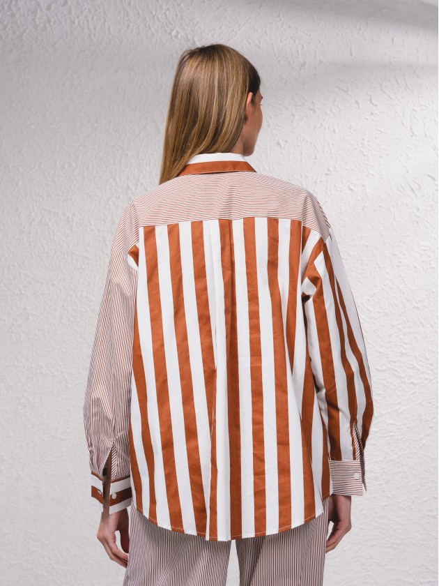 Tnica com estampado de riscas