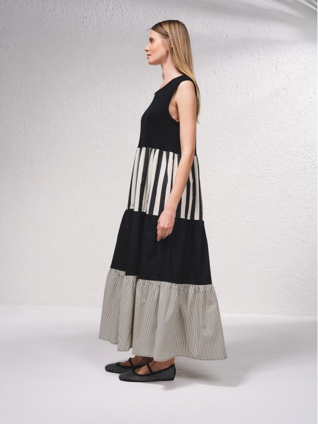 Vestido comprido com estampados em contraste