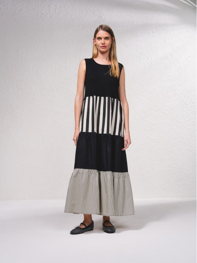 Vestido comprido com estampados em contraste