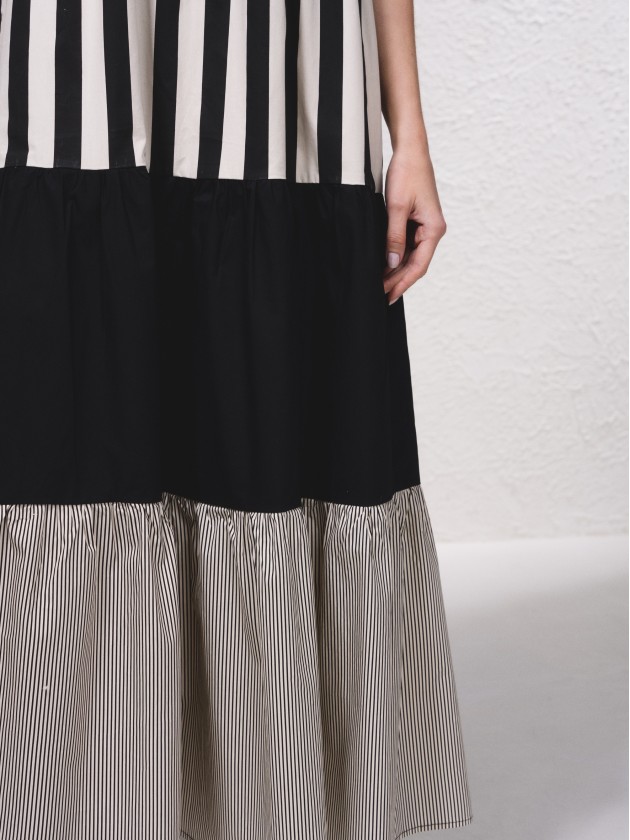 Vestido comprido com estampados em contraste