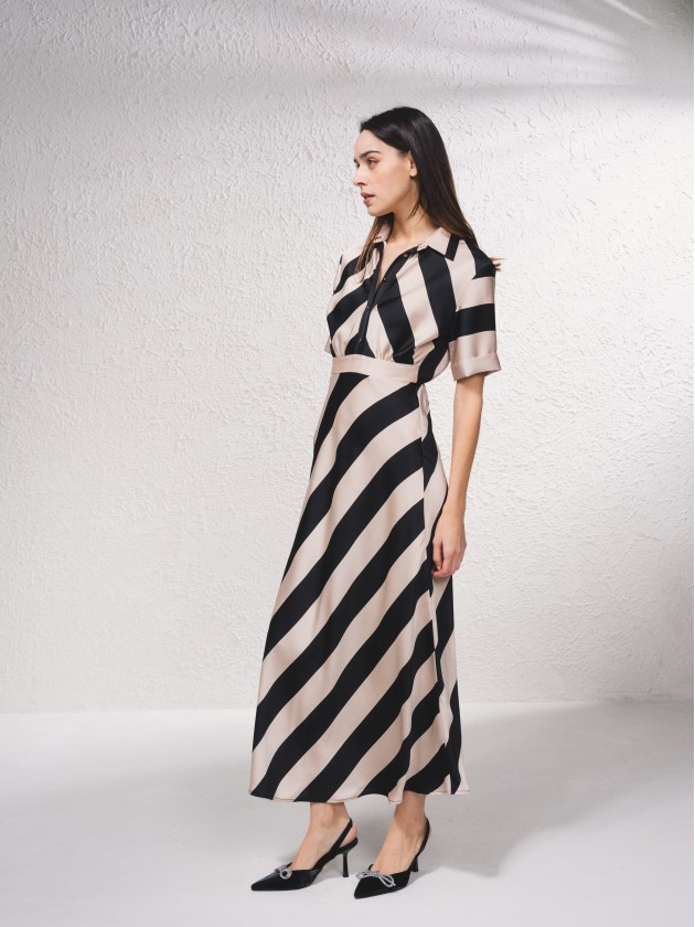 Vestido s riscas em contraste