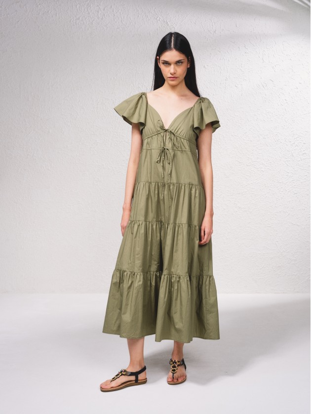 Vestido com atilhos  frente