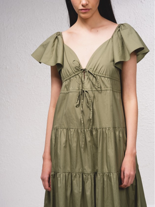 Vestido com atilhos  frente