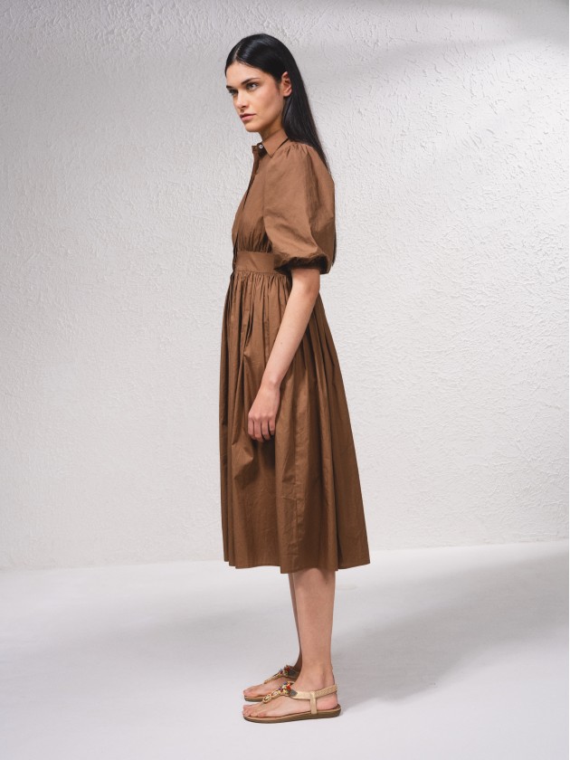 Vestido midi com fecho de botes  frente