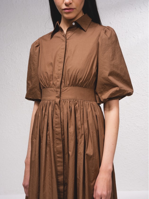 Vestido midi com fecho de botes  frente