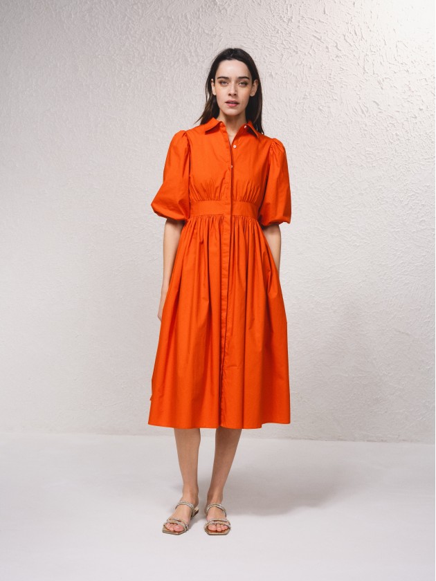Vestido midi com fecho de botes  frente