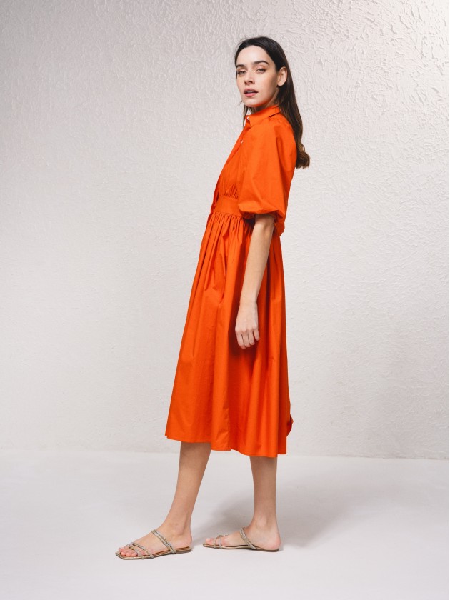 Vestido midi com fecho de botes  frente