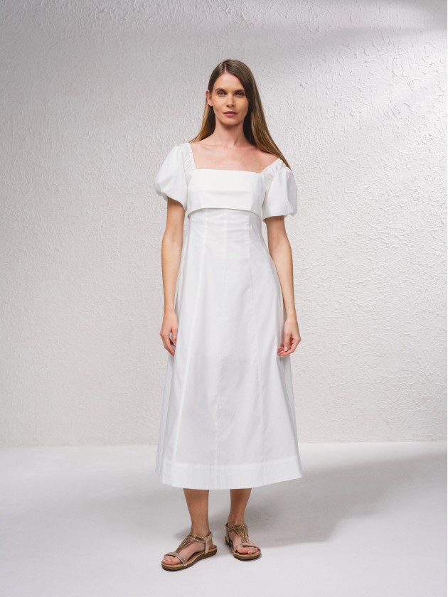 Vestido comprido e decote quadrado