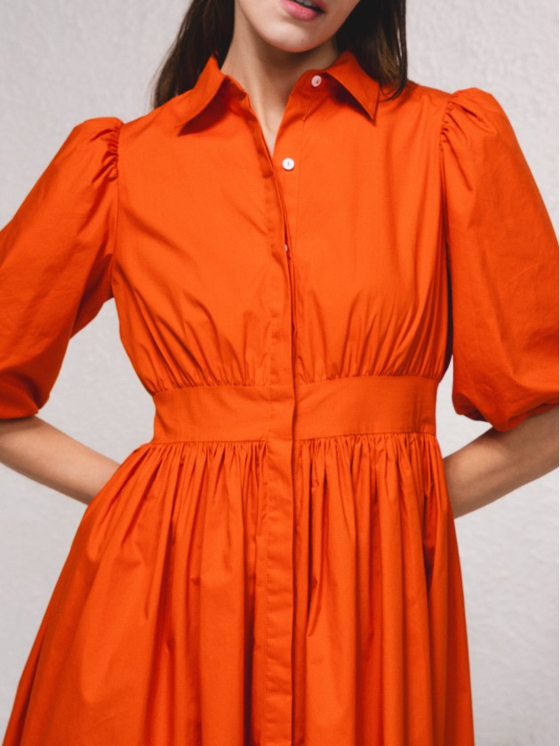 Vestido midi com fecho de botes  frente