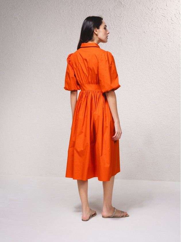Vestido midi com fecho de botes  frente