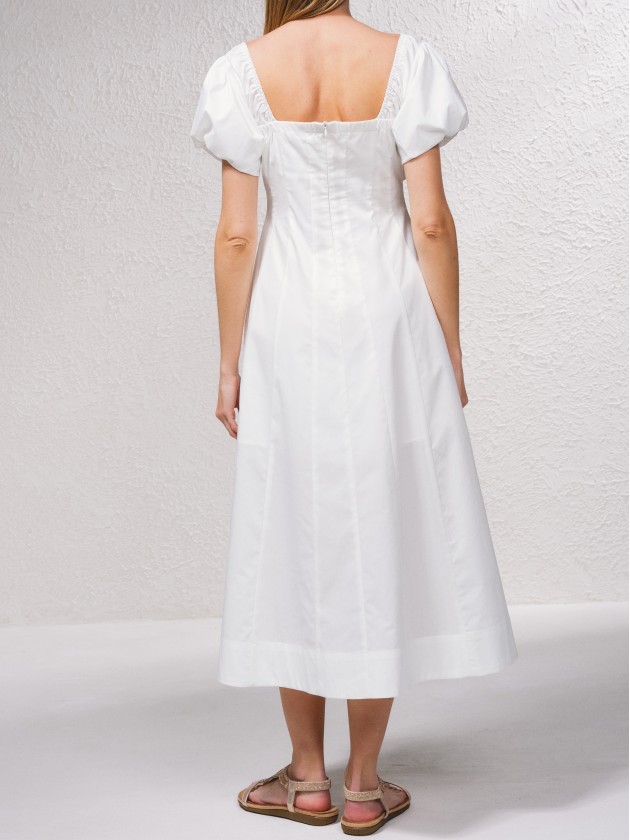 Vestido comprido e decote quadrado