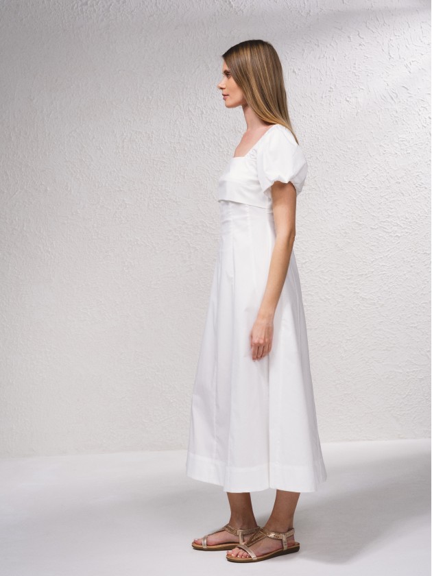 Vestido comprido e decote quadrado