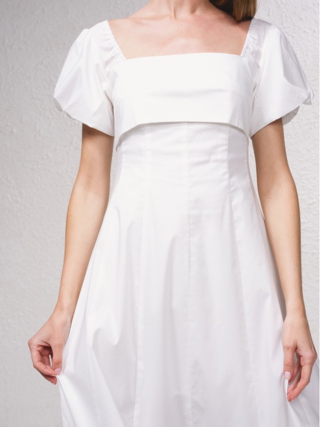 Vestido comprido e decote quadrado