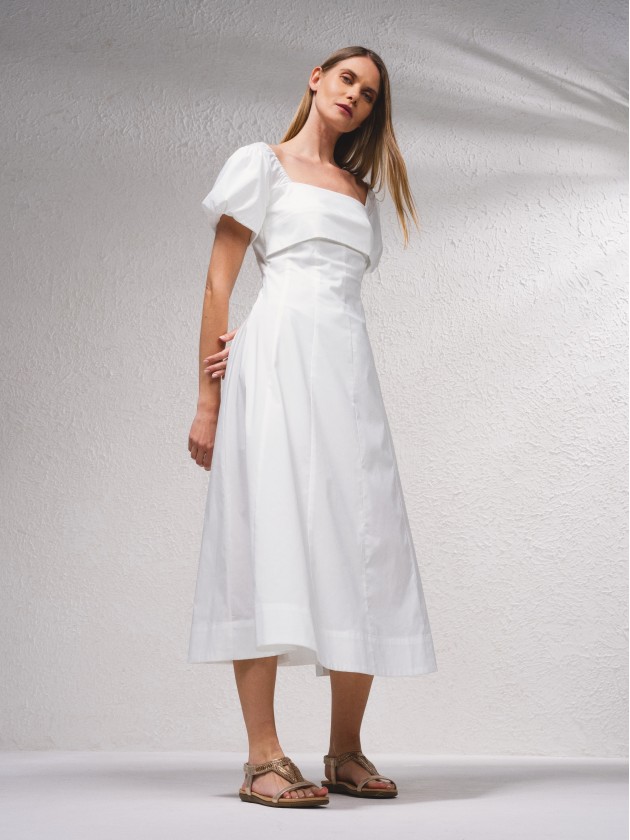 Vestido comprido e decote quadrado