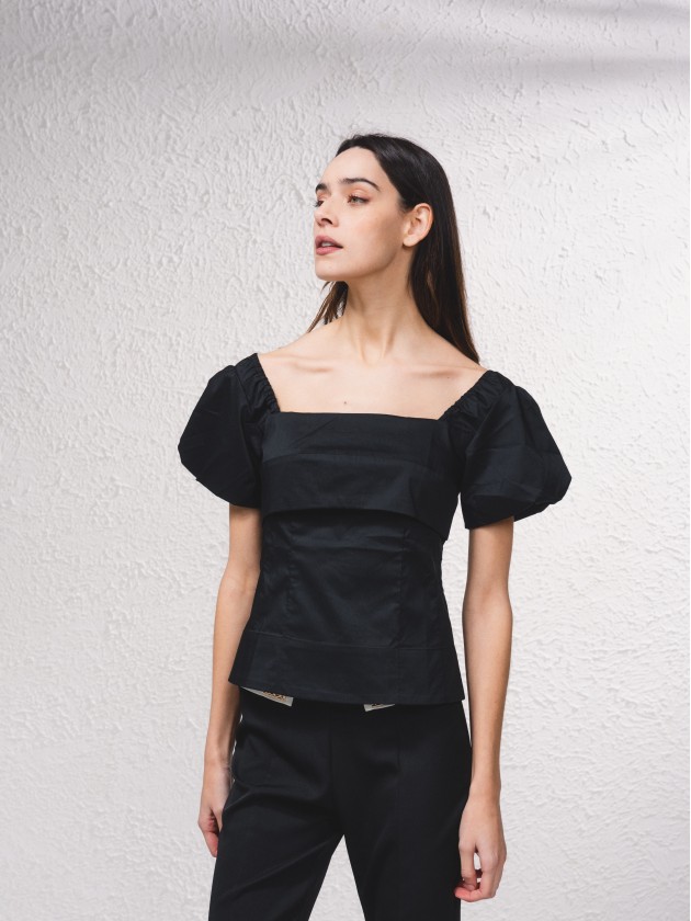 Blusa com decote quadrado