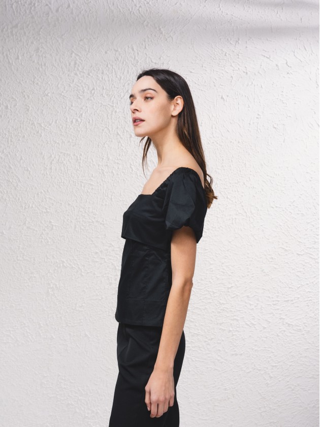 Blusa com decote quadrado