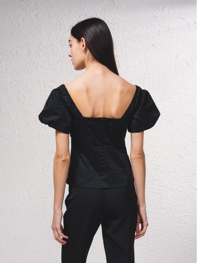 Blusa com decote quadrado