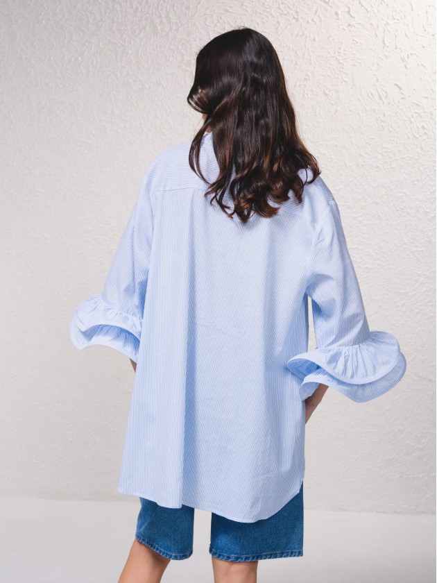 Blusa s riscas com pormenor nas mangas