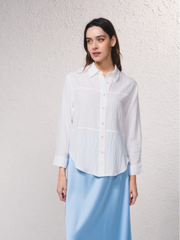 Blusa com fecho de botes  frente
