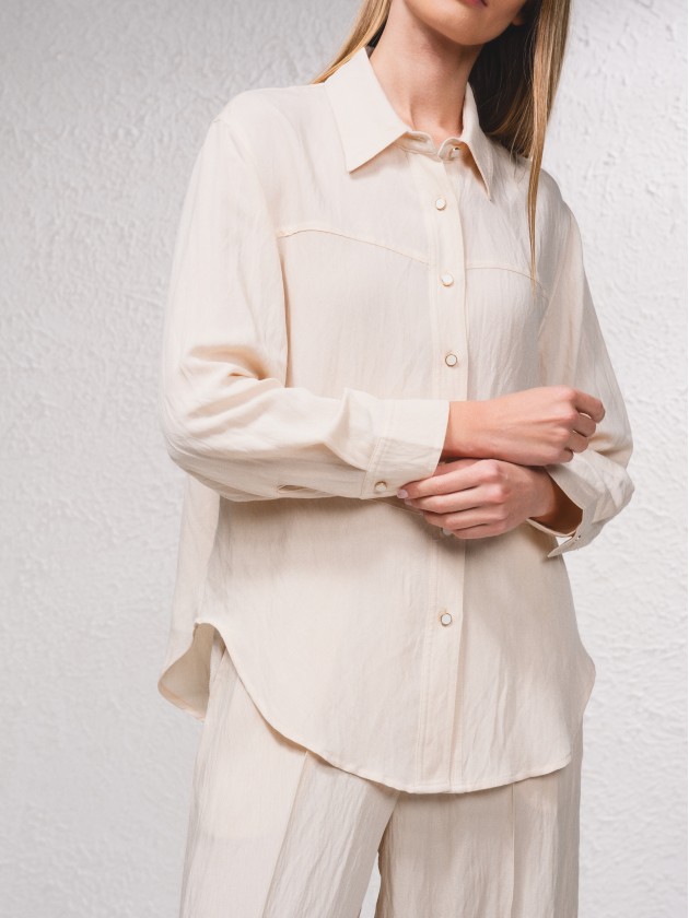 Blusa com fecho de botes  frente