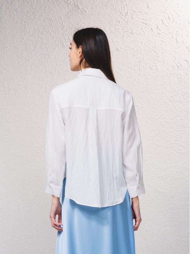 Blusa com fecho de botes  frente