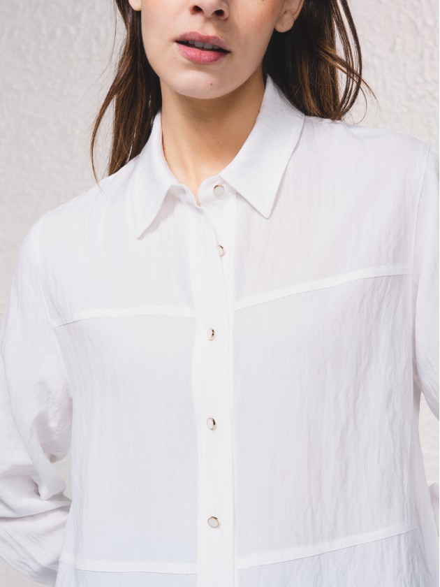 Blusa com fecho de botes  frente